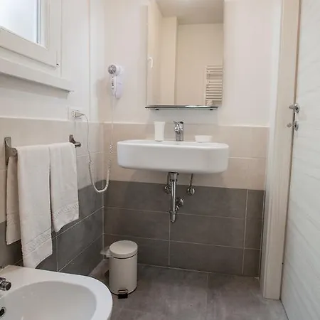 Alojamento de Acomodação e Pequeno-almoço Momenti Romani 4*