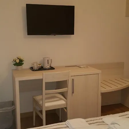 Momenti Romani Alojamento de Acomodação e Pequeno-almoço Roma