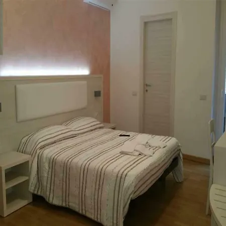 Momenti Romani Alojamento de Acomodação e Pequeno-almoço 4*