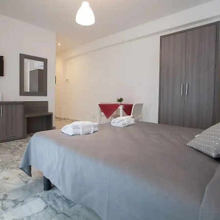 Momenti Romani Oda ve Kahvaltı 4*